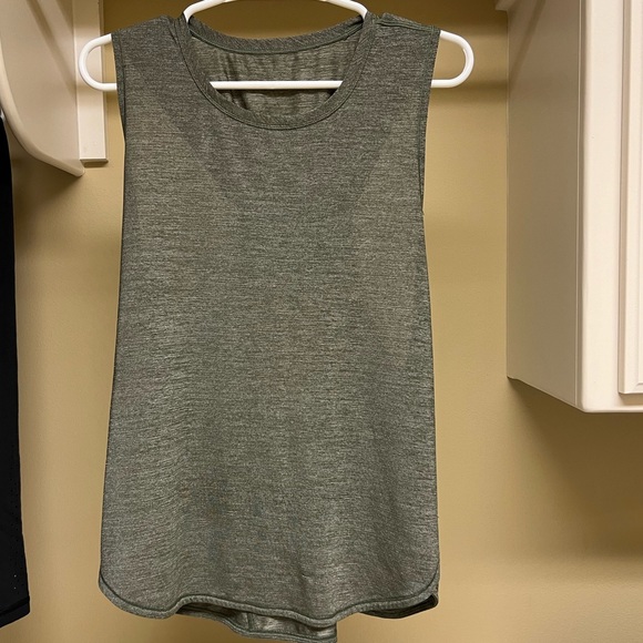 Lululemon Tank - Picture 1 of 4